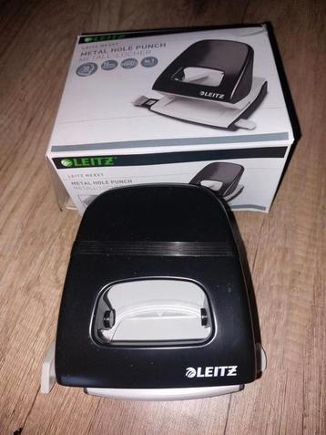 18 x Perforator nieuw in de doos . beschikbaar voor biedingen