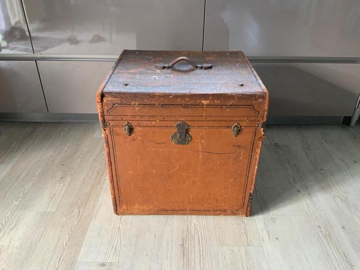 Antieke Hutkoffer / Stoomkist / Reiskoffer, Antiek en Kunst, Antiek | Woonaccessoires, Ophalen of Verzenden