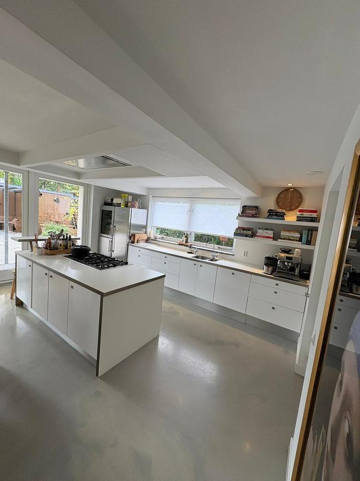 Witte complete keuken met alle denkbare inbouwapparatuur, Huis en Inrichting, Keuken | Complete keukens, Zo goed als nieuw, Dubbelwandige keuken