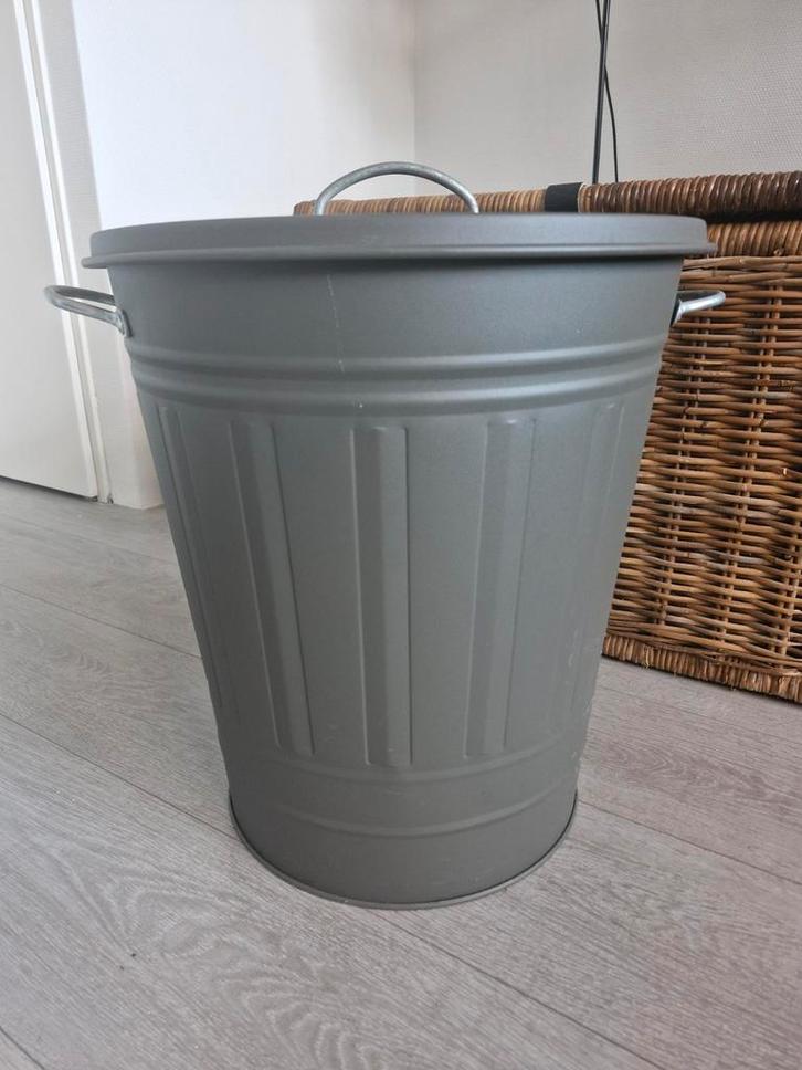 IKEA Knodd grijze afvalemmer - 40 liter, Huis en Inrichting, Woonaccessoires | Prullenbakken, Gebruikt, Metaal, 50 tot 75 cm, 40 liter of meer