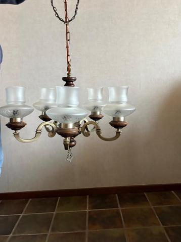 Vintage klassieke kroonluchter 5 armig met melkglas kapjes  beschikbaar voor biedingen