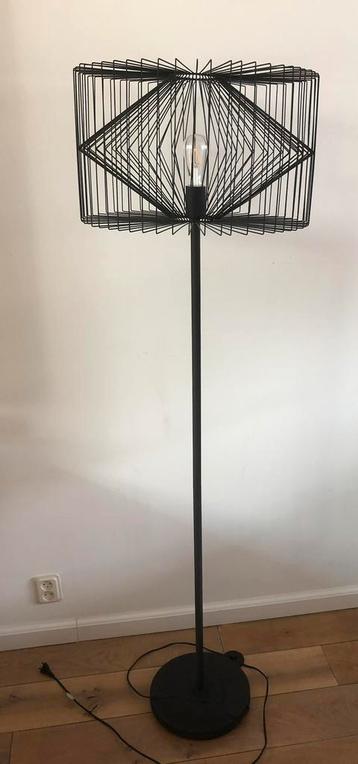 Staande lamp set van 2 beschikbaar voor biedingen