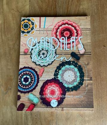 mandala's haken > 25 kleurige motieven handwerk boek mandala beschikbaar voor biedingen