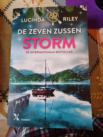 Lucinda riley:Storm. Paperback. naam op binnenblad. beschikbaar voor biedingen