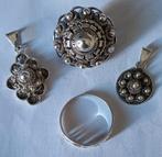 2 Antiek zilveren zeeuwse knop/knoop hangers 1 broche, Sieraden, Tassen en Uiterlijk, Ringen, Gebruikt, Ophalen of Verzenden, 17 tot 18