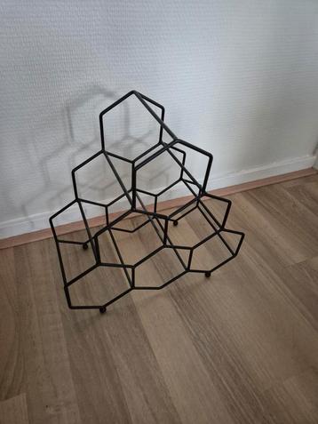 Stijlvol wijnrekje voor 6 flessen beschikbaar voor biedingen