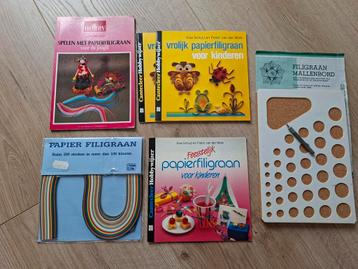 Papier filigraan, boekjes, pen, mal en filigraan stroken beschikbaar voor biedingen