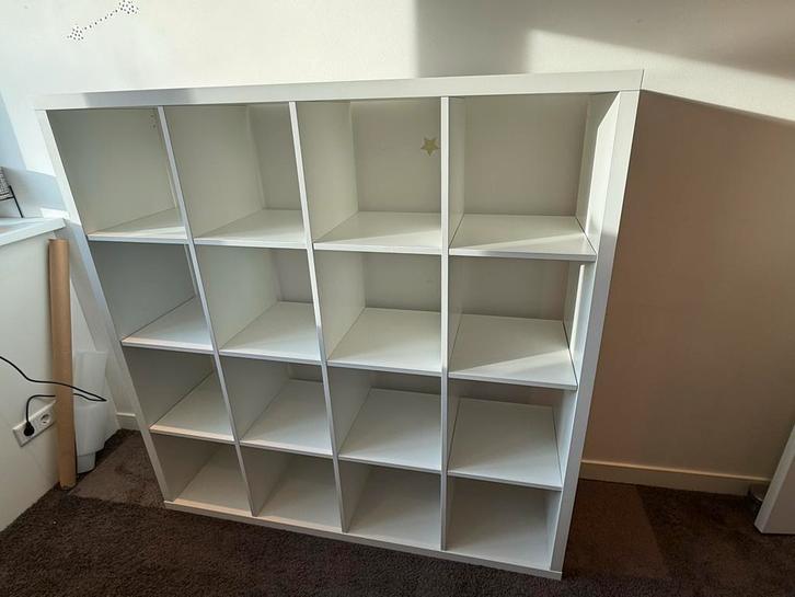 Witte Kallax kast van Ikea, Huis en Inrichting, Kasten | Boekenkasten, Gebruikt, 100 tot 150 cm, 100 tot 150 cm, 25 tot 50 cm
