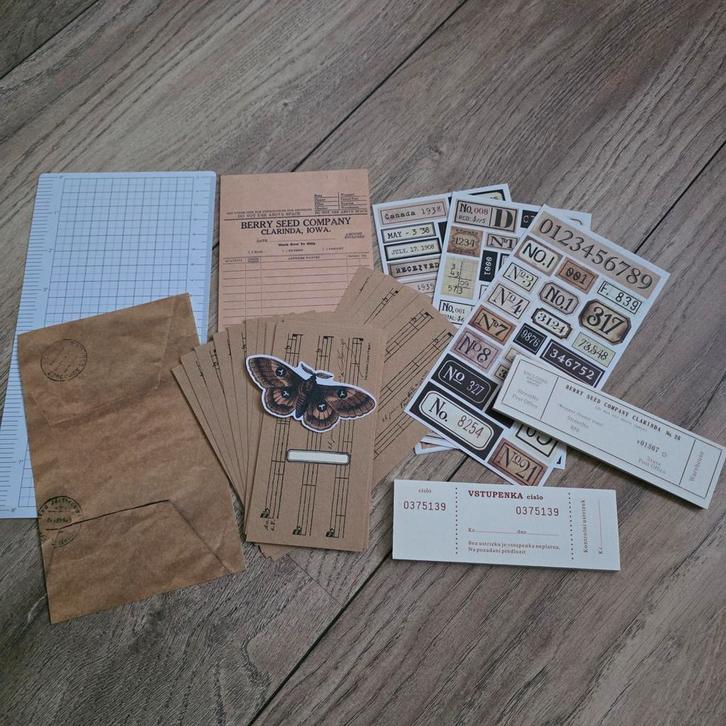 Ephemera set bruin, Hobby en Vrije tijd, Scrapbooking, Zo goed als nieuw, Papier of Karton, Verzenden