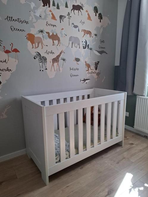 Ledikant en commode TWF, Kinderen en Baby's, Kinderkamer | Complete kinderkamers, Gebruikt, Jongetje of Meisje, Ophalen of Verzenden