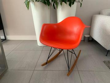 Vitra eames schommelstoel poppy red / donker rar beschikbaar voor biedingen