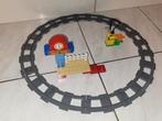 Duplo rails met station voor bij de trein, Gebruikt, Ophalen of Verzenden, Duplo, Duplo