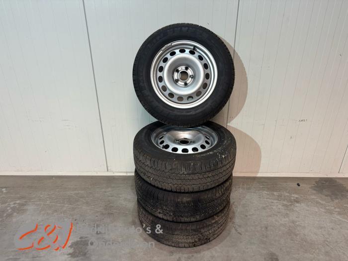 Velgen set + winterbanden van een Fiat Scudo, Auto-onderdelen, Banden en Velgen, Personenwagen, Gebruikt, 3 maanden garantie, Ophalen of Verzenden