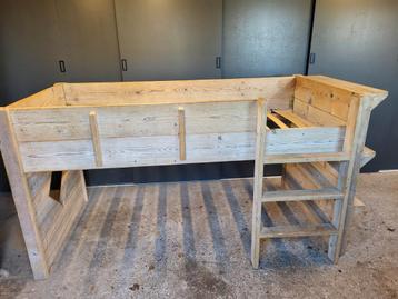 Te koop aangeboden, half hoogslaper incl lattenbodem beschikbaar voor biedingen