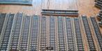 H0 rails met bochten , wagonnetjes en loc, Ophalen of Verzenden, Gebruikt, Gelijkstroom, Locomotief