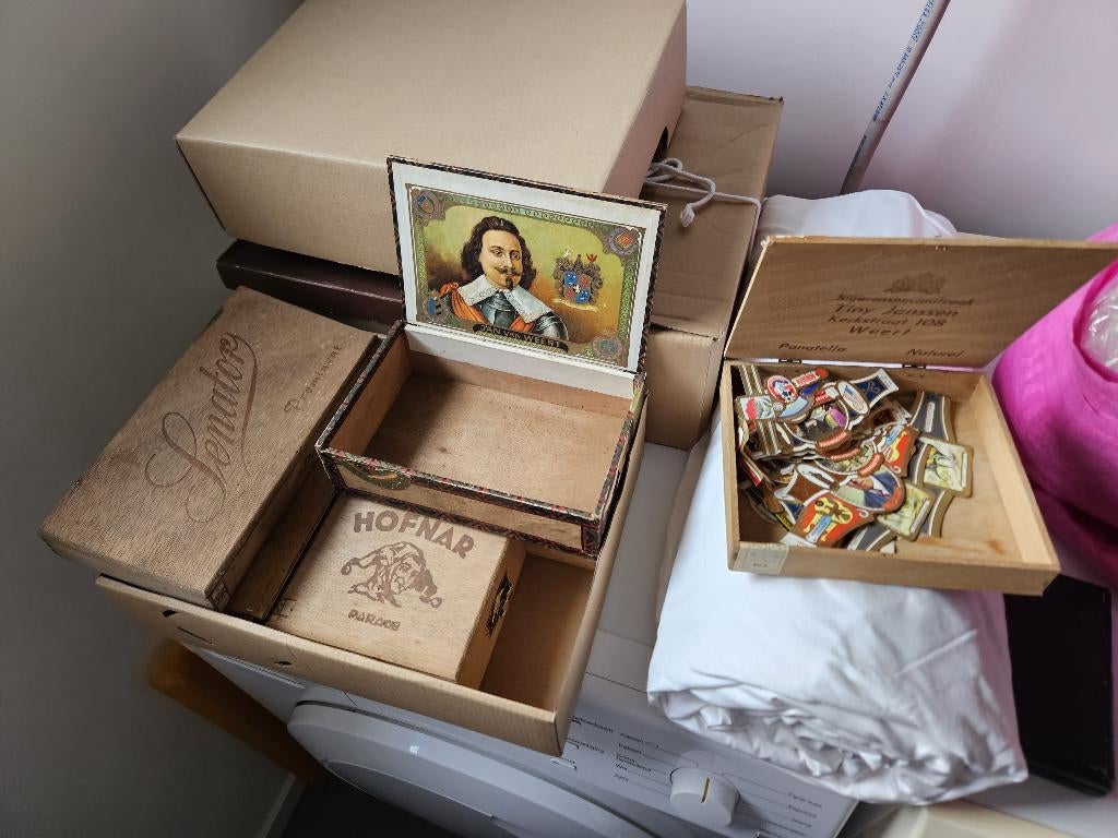 sigarenbandjes met (antieke) sigarenkistjes, Verzamelen, Rookartikelen, Aanstekers en Luciferdoosjes, Gebruikt, Sigarenbandjes