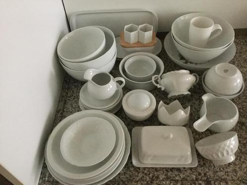 Verzameling wit SERVIESGOED, Huis en Inrichting, Keuken | Servies, Zo goed als nieuw, Bord(en), Porselein, Ophalen of Verzenden