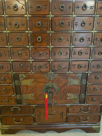 Chinese Apothekerskast met Lades beschikbaar voor biedingen