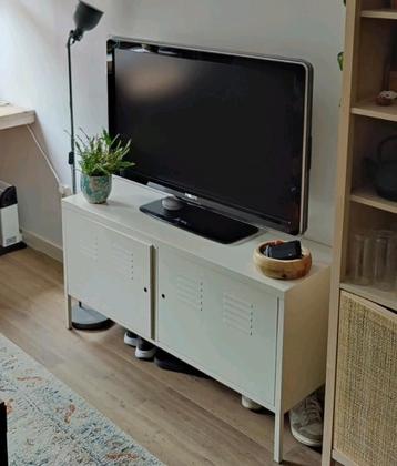 Stalen Tv meubel IKEA (wit) beschikbaar voor biedingen
