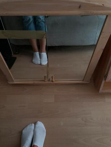Kastje badkamer met spiegel