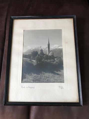 Foto "Kirche im Bergdorf" A. Defner (1884-1969) gesigneerd