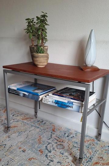Vintage tafel bijzettafel trolley tv audio verrijdbaar retro beschikbaar voor biedingen