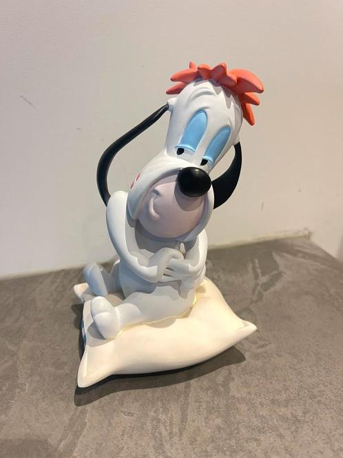 Droopy op kussen Démons & Merveilles zeldz beeld in nieuwst, Verzamelen, Disney, Zo goed als nieuw, Beeldje of Figuurtje, Ophalen