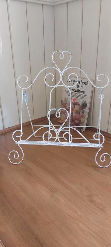 Houder voor kookboek etc leuk als decoratie op uw aanrecht beschikbaar voor biedingen