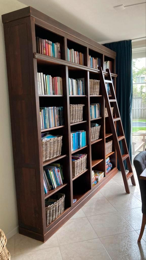 Boekenkast inclusief trap, Huis en Inrichting, Kasten | Boekenkasten, Gebruikt, 200 cm of meer, 200 cm of meer, 25 tot 50 cm, Met plank(en)