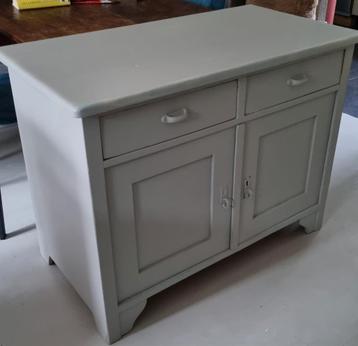 Stevige oude houten Brocante kast dressoir of commode  beschikbaar voor biedingen