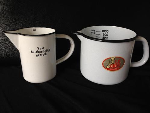2 x Emaille Maatbekers  (OUD ( en toch uitziend  NIEUW !, Antiek en Kunst, Antiek | Emaille, Ophalen of Verzenden