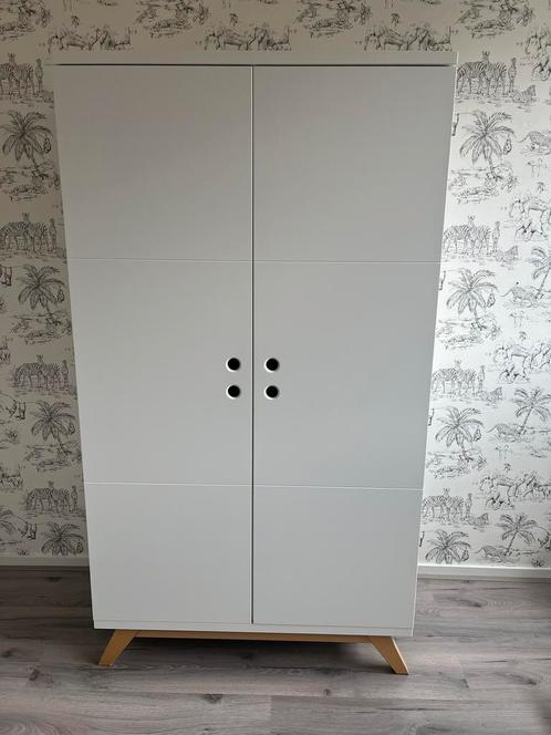 Mooie kleding kast (baby kamer), Huis en Inrichting, Kasten | Kledingkasten, Gebruikt, 150 tot 200 cm, 50 tot 75 cm, Ophalen
