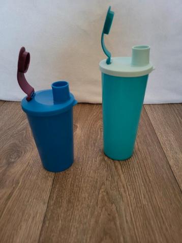 Tupperware drink bekers beschikbaar voor biedingen