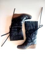 Vintage zwarte gewatteerde laarzen met sleehak maat 39, Kleding | Dames, Schoenen, Hoge laarzen, Zwart, Ophalen of Verzenden, Gedragen