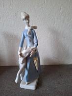 Puntgaaf lladro beeldje vrouw met hazewindhond., Ophalen of Verzenden, Zo goed als nieuw, Mens