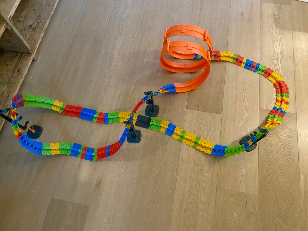 FleXtreme Moby racebaan inclusief loopings, Ophalen of Verzenden, Zo goed als nieuw