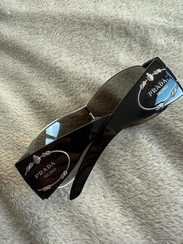 Prada sunglasses  beschikbaar voor biedingen