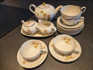 Theeservies met Herfstblad Motief beschikbaar voor biedingen