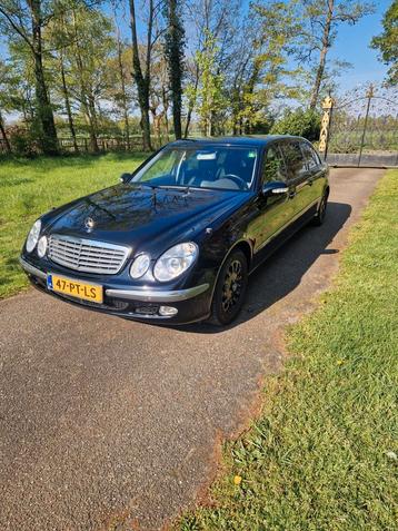 Mercedes Limousine 6 deuren E-Klasse 2.6 E240 AUT 2005 Zwart