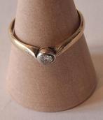14 krt.geel gouden ring met diamant( solitair), Sieraden, Tassen en Uiterlijk, Ringen, Gebruikt, Geel, Ophalen of Verzenden, 17 tot 18