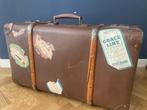 Vintage koffer | leer en fibreboard | jaren 50 | stickers, 60 tot 70 cm, Gebruikt, Slot, Leer
