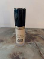 Too Faced Born this way concealer - snow, Ophalen of Verzenden, Beige, Gehele gezicht