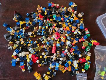 LEGO minifigures lego poppetjes beschikbaar voor biedingen