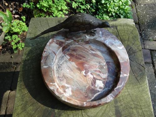 Grote marmeren vide poche met vogel, of als drinkbad in tuin, Antiek en Kunst, Antiek | Woonaccessoires, Ophalen of Verzenden