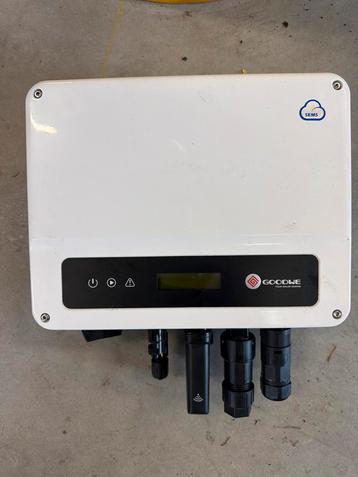 Goodwe GW1500-XS Omvormer met drie panelen beschikbaar voor biedingen