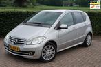 Mercedes-Benz A-klasse 150 Elegance|2e Eigenaar|Dealeronderh, Auto's, Mercedes-Benz, 15 km/l, Zwart, Origineel Nederlands, 1000 kg