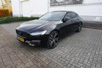 Volvo S90 B5 250pk Mild Hybrid Aut 2023 Zwart + trekhaak, Auto's, Volvo, USB, Zwart, Zwart, 3 cilinders