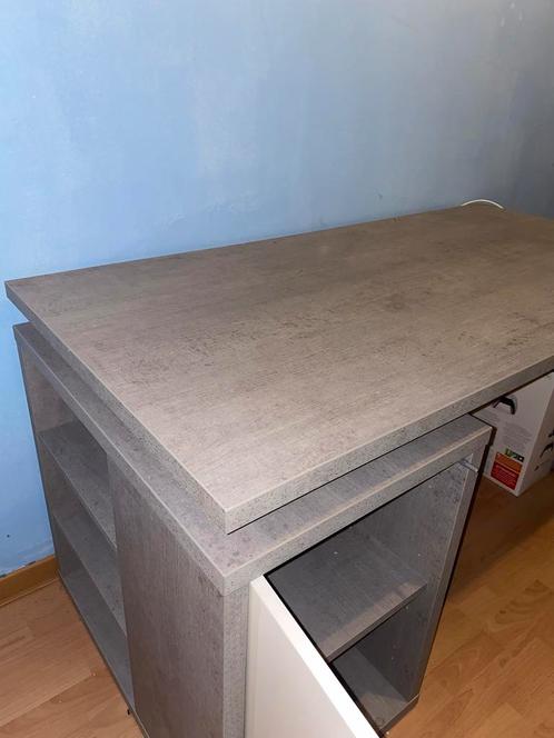 Jysk bureau grijs/wit, Huis en Inrichting, Woonaccessoires | Wandplanken en Boekenplanken, Zo goed als nieuw, Ophalen