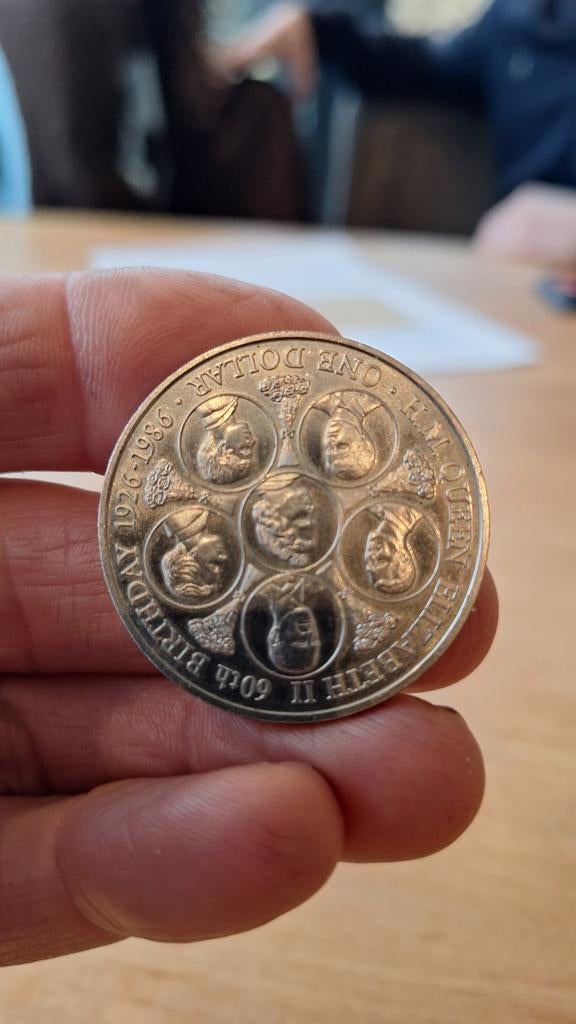 Cook Islands 1 Dollar 1986 - Elizabeth II 60e verjaardag, Ophalen of Verzenden, Overig, Losse munt