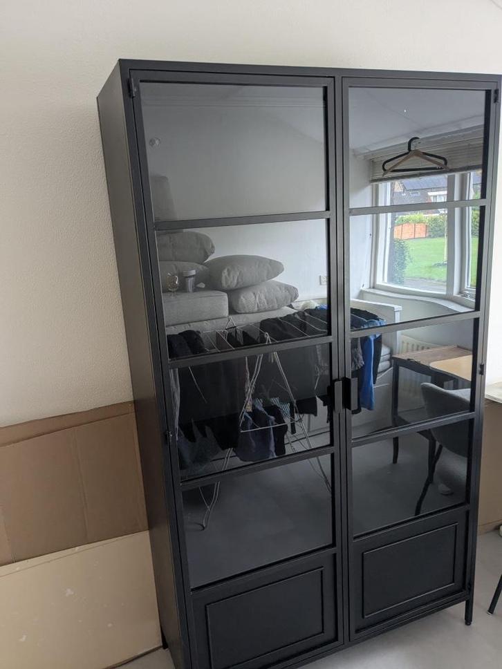 Vitrine/buffetkast merk Woood, Huis en Inrichting, Kasten | Buffetkasten, Zo goed als nieuw, 150 tot 200 cm, 100 tot 150 cm, 25 tot 50 cm